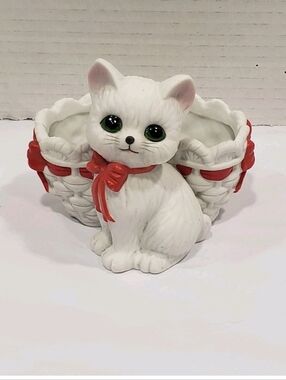 Vintage 1985 Lefton China Hand Painted White Kitten With Red Bows And Basket